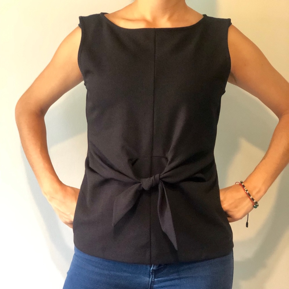 A nn Taylor factory Sleeveless jewel neck classic
